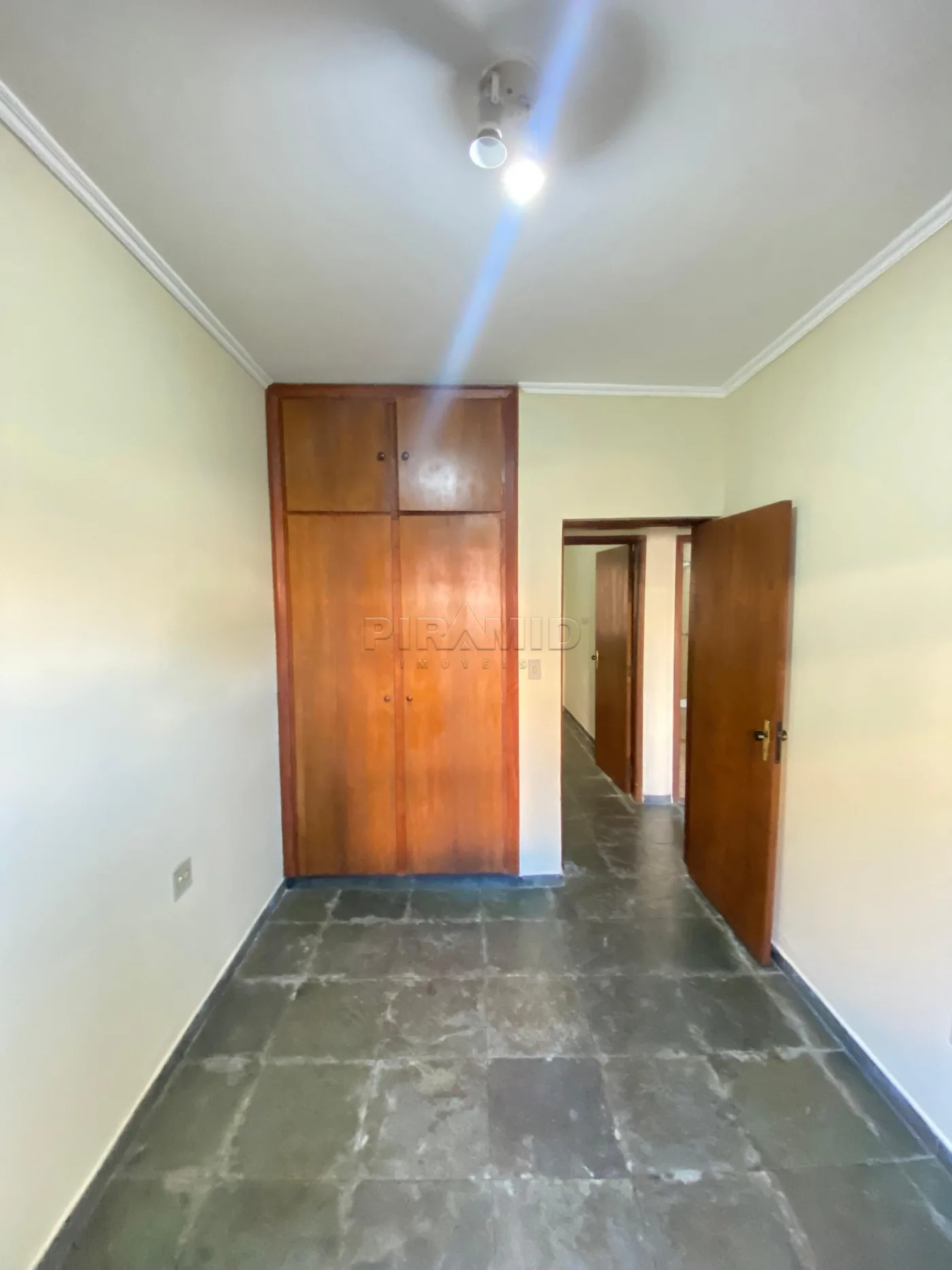 Alugar Apartamento / Padr&atilde;o em Ribeir&atilde;o Preto R$ 1.600,00 - Foto 11