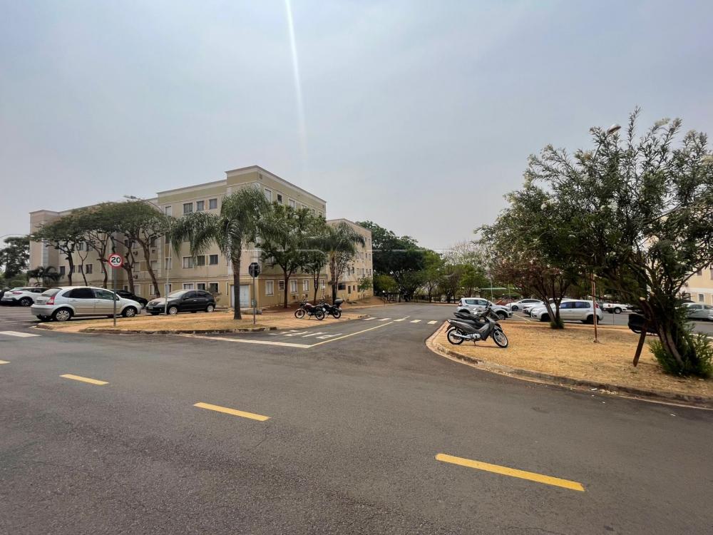 Alugar Apartamento / Padr&atilde;o em Ribeir&atilde;o Preto R$ 1.100,00 - Foto 14