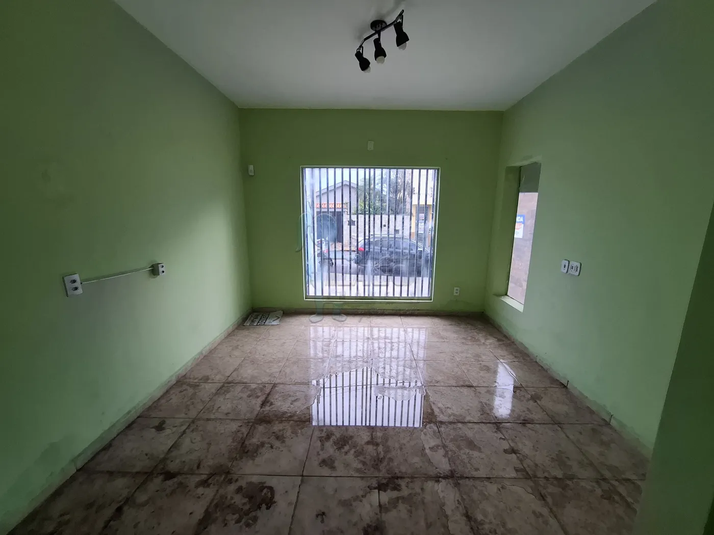 Alugar Casa / Padr&atilde;o em Ribeir&atilde;o Preto R$ 2.000,00 - Foto 1