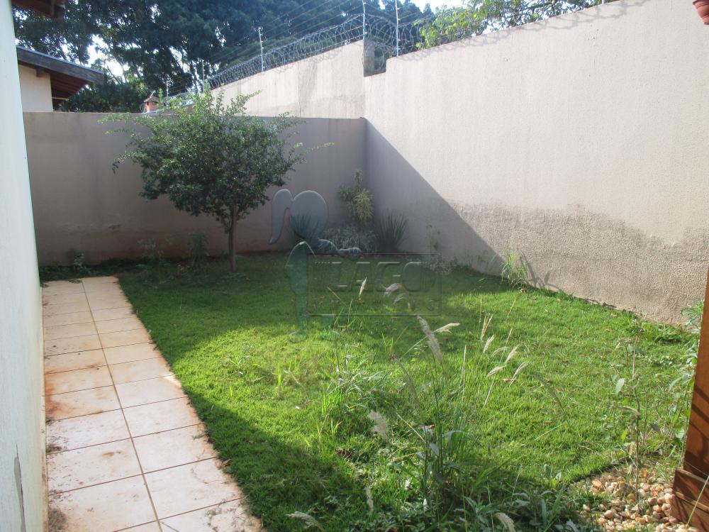 Alugar Casa condom&iacute;nio / Padr&atilde;o em Ribeir&atilde;o Preto R$ 1.800,00 - Foto 17