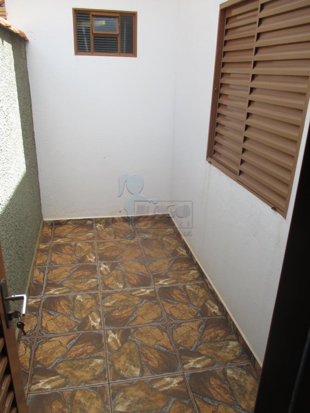 Alugar Casa / Padr&atilde;o em Ribeir&atilde;o Preto R$ 1.000,00 - Foto 8