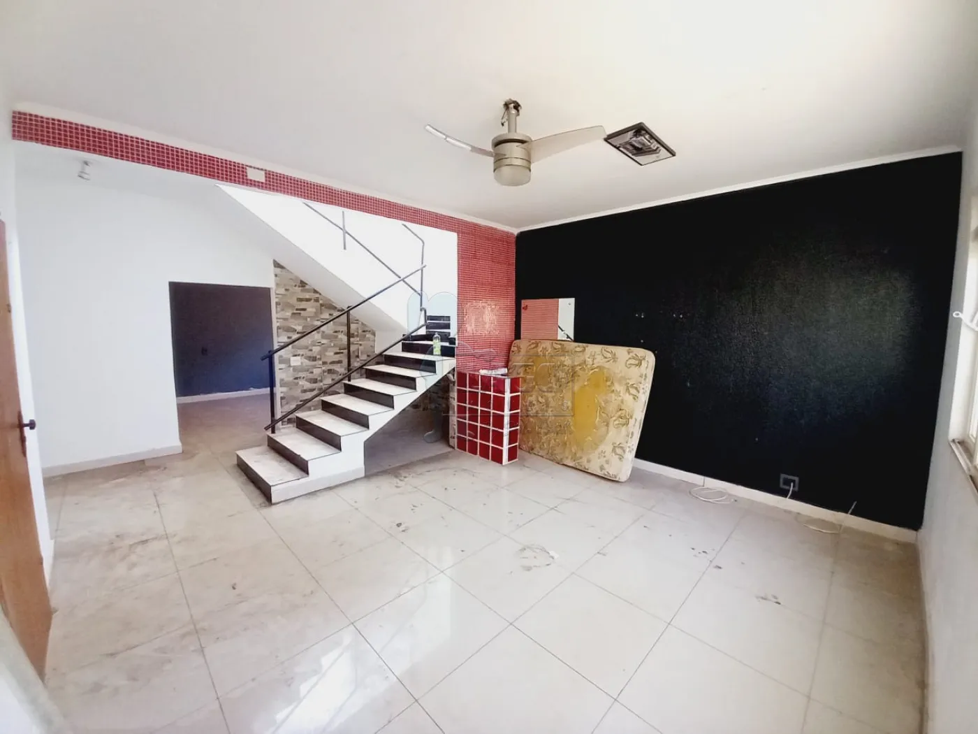 Alugar Casa / Padr&atilde;o em Ribeir&atilde;o Preto R$ 2.000,00 - Foto 1