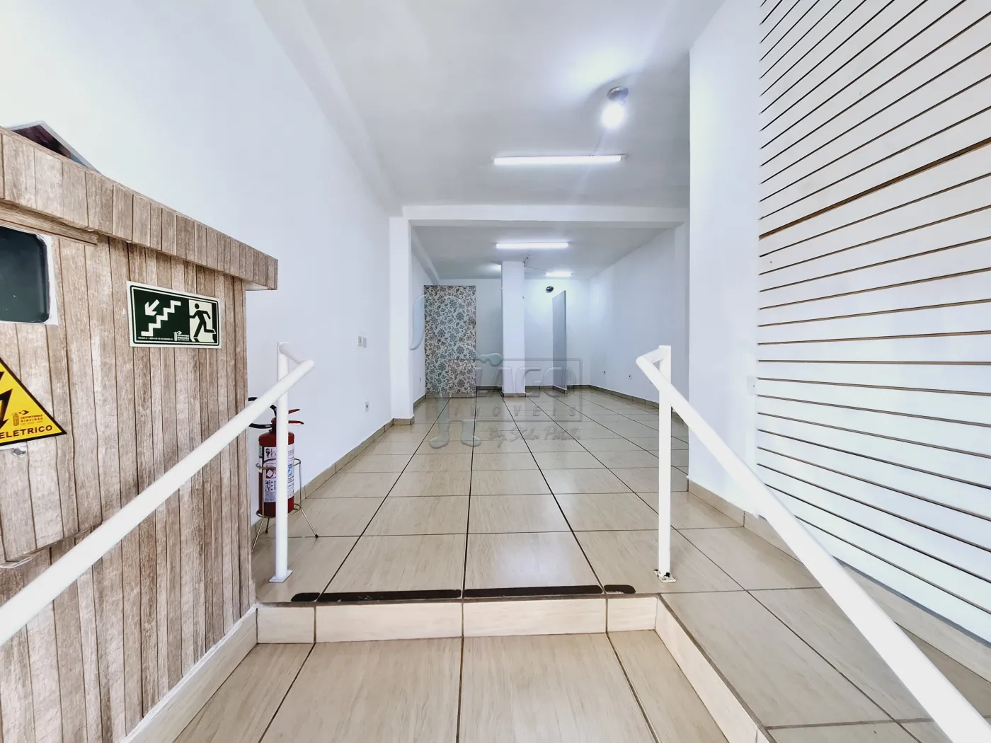 Alugar Comercial padr&atilde;o / Galp&atilde;o - Armaz&eacute;m em Ribeir&atilde;o Preto R$ 2.500,00 - Foto 1