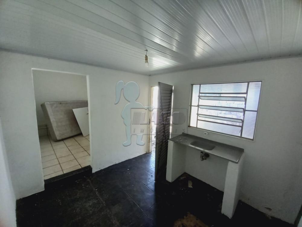 Alugar Casa / Padr&atilde;o em Ribeir&atilde;o Preto R$ 700,00 - Foto 2