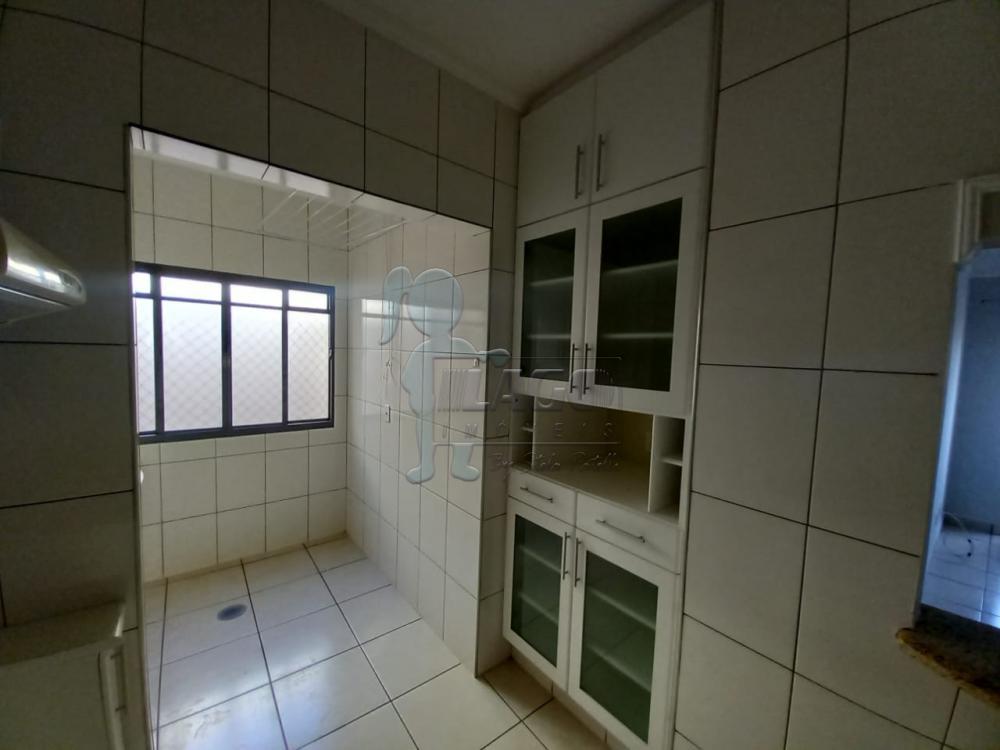 Alugar Apartamento / Padr&atilde;o em Ribeir&atilde;o Preto R$ 900,00 - Foto 4