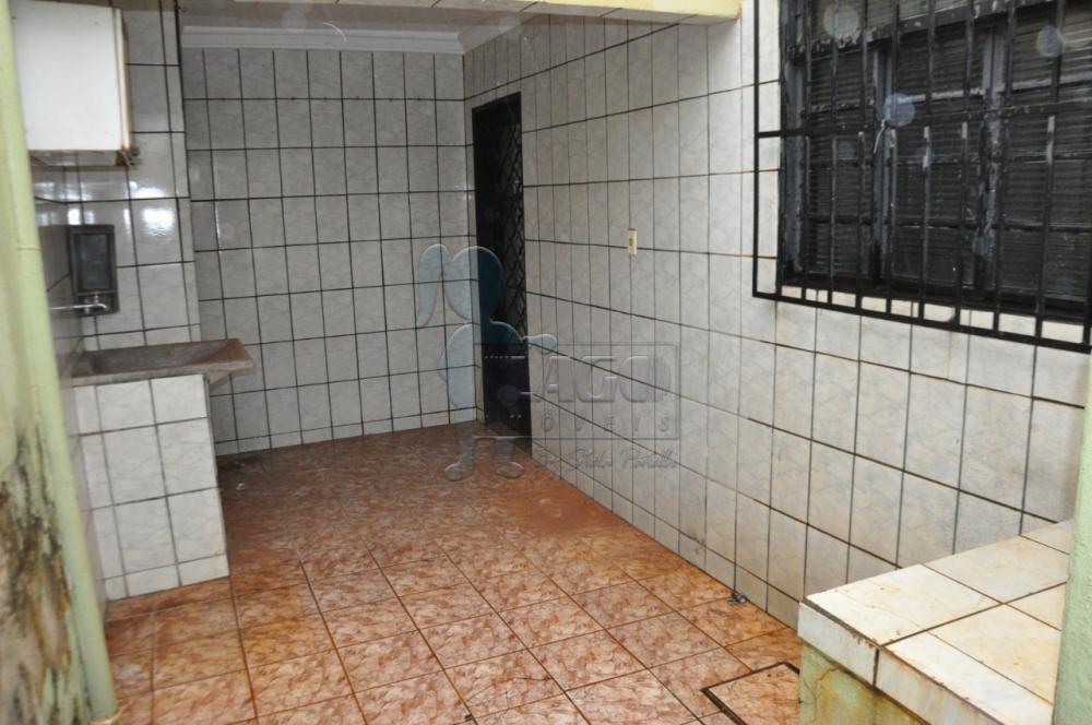 Alugar Casa / Padr&atilde;o em Ribeir&atilde;o Preto R$ 900,00 - Foto 15