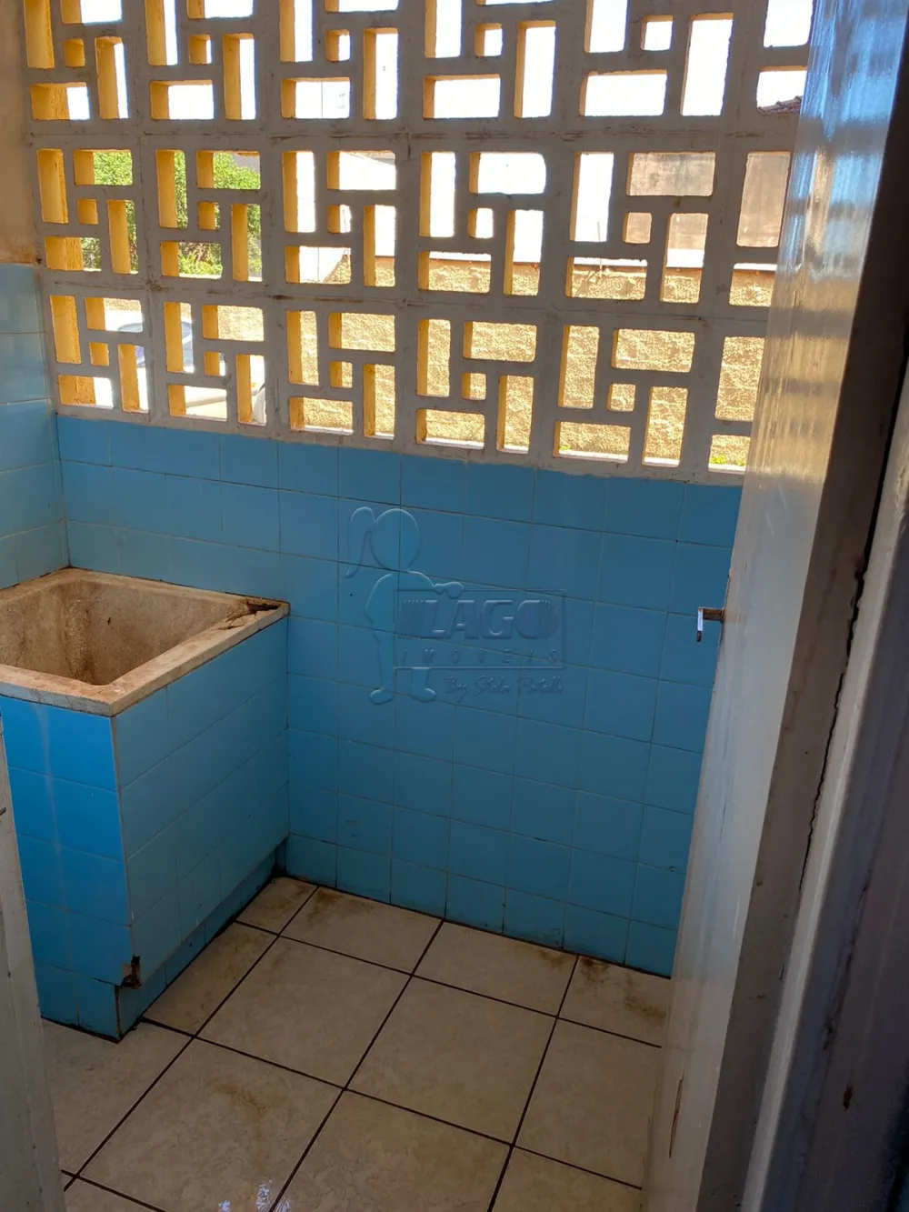 Alugar Apartamento / Padr&atilde;o em Ribeir&atilde;o Preto R$ 600,00 - Foto 2