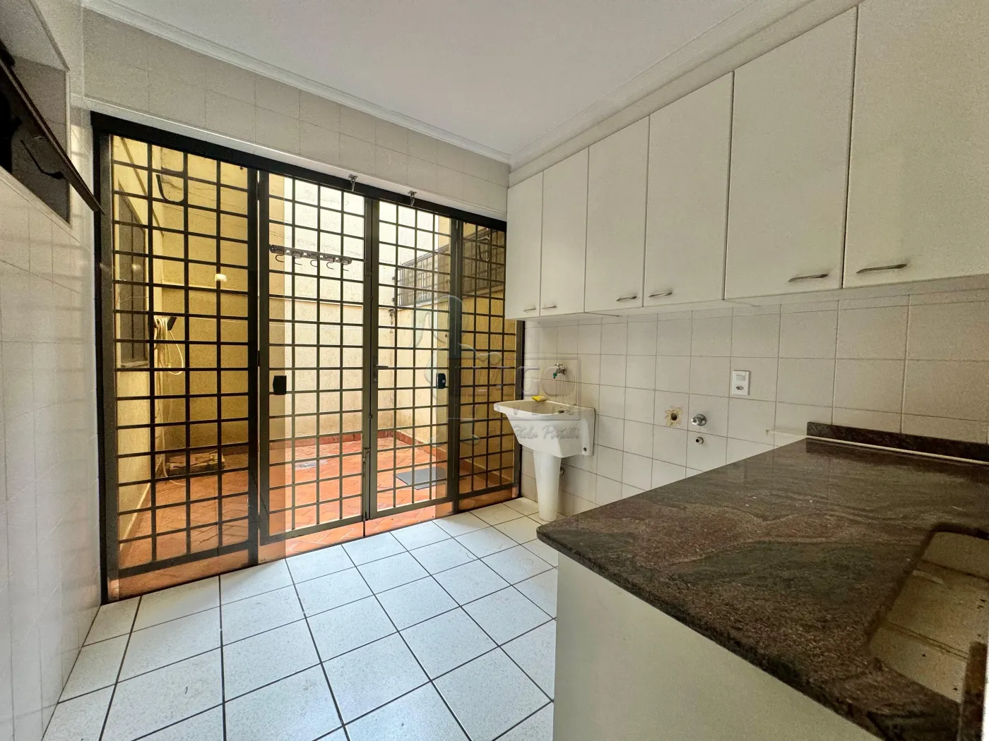 Alugar Apartamento / Padr&atilde;o em Ribeir&atilde;o Preto R$ 1.700,00 - Foto 5