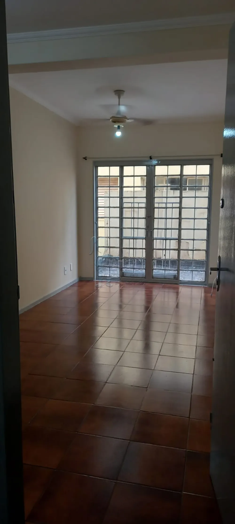 Alugar Apartamento / Padr&atilde;o em Ribeir&atilde;o Preto R$ 950,00 - Foto 1