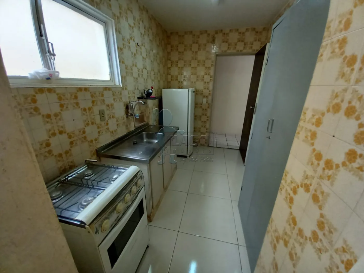 Alugar Apartamento / Padr&atilde;o em Ribeir&atilde;o Preto R$ 900,00 - Foto 4