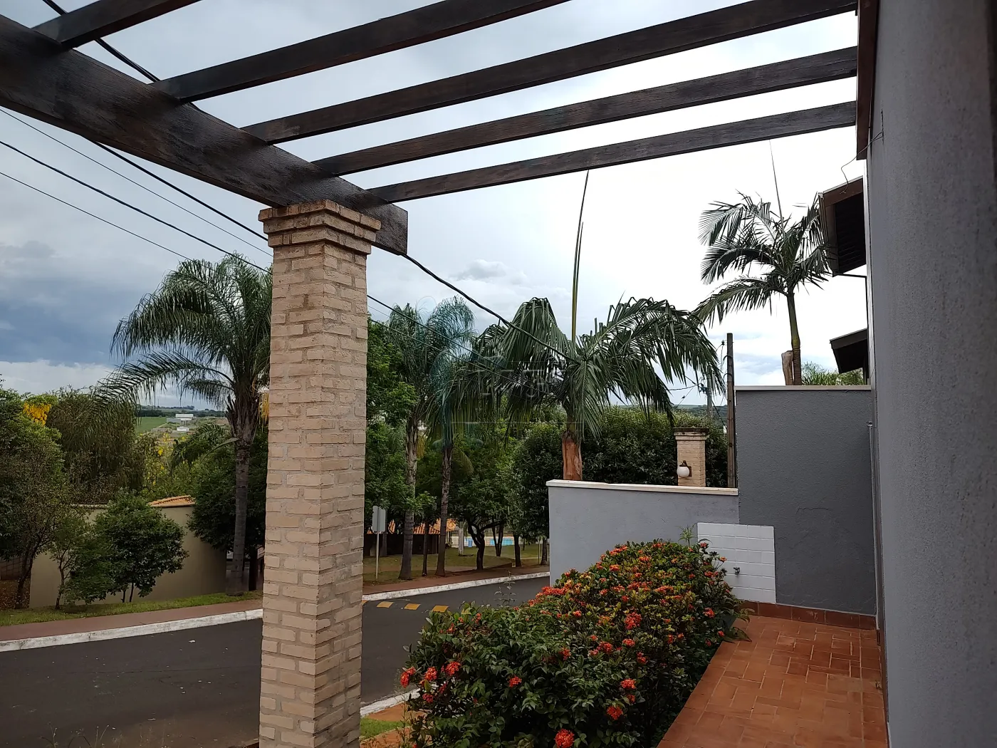 Alugar Casa condom&iacute;nio / Padr&atilde;o em Bonfim Paulista R$ 4.500,00 - Foto 1