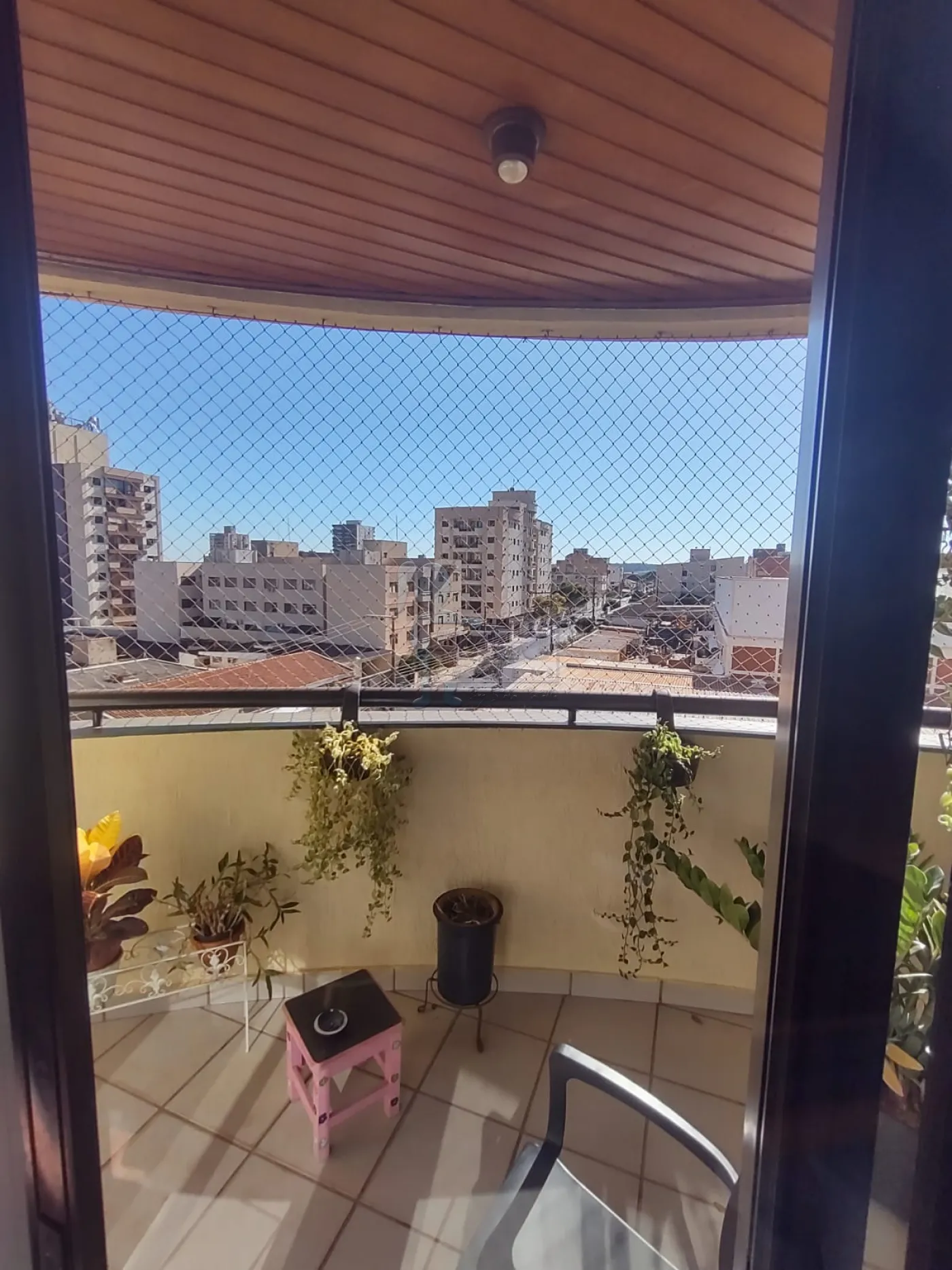 Alugar Apartamento / Padr&atilde;o em Ribeir&atilde;o Preto R$ 1.600,00 - Foto 2