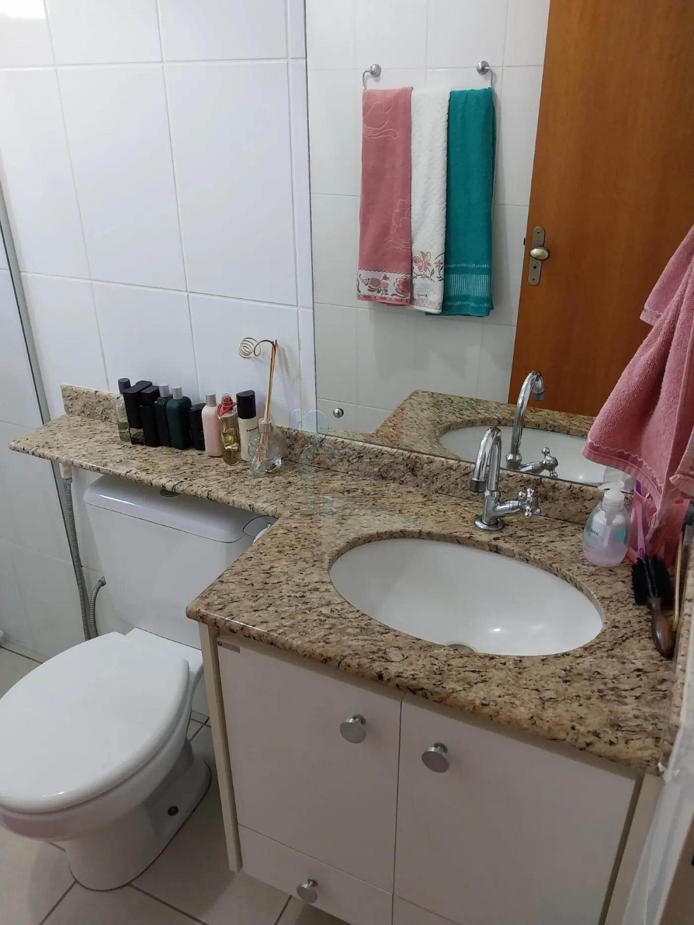 Alugar Apartamento / Padr&atilde;o em Ribeir&atilde;o Preto R$ 1.100,00 - Foto 18