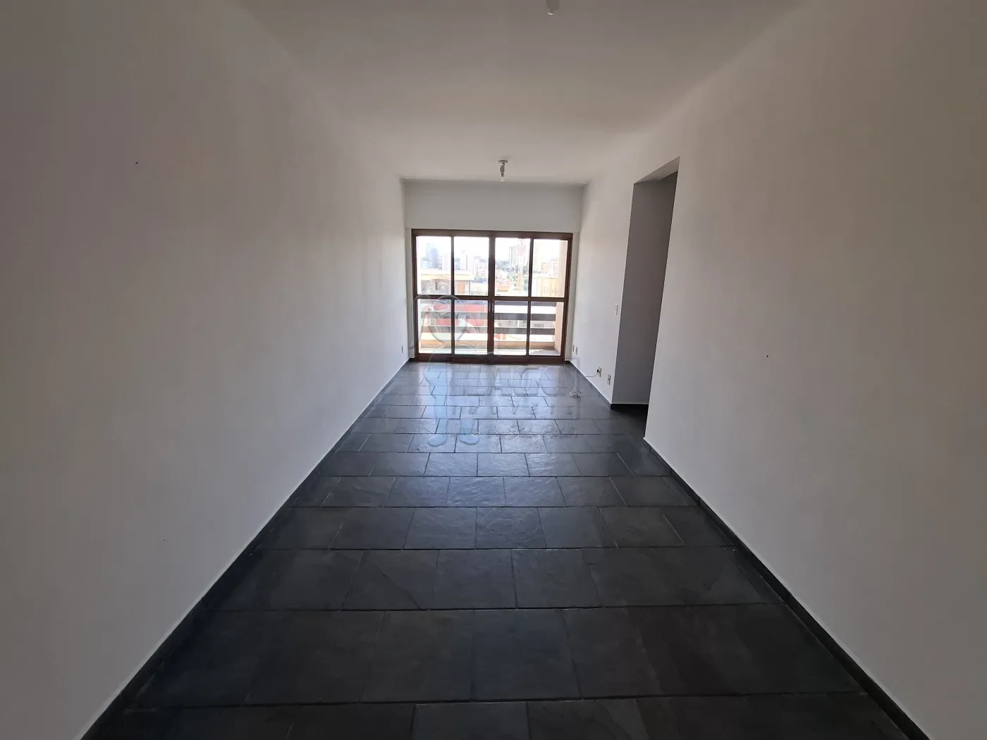 Alugar Apartamento / Padr&atilde;o em Ribeir&atilde;o Preto R$ 1.100,00 - Foto 1