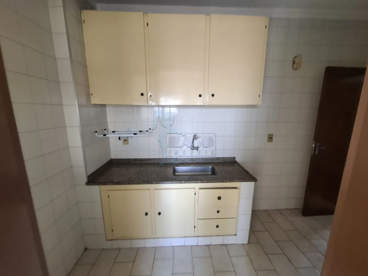 Alugar Apartamento / Padr&atilde;o em Ribeir&atilde;o Preto R$ 1.100,00 - Foto 4