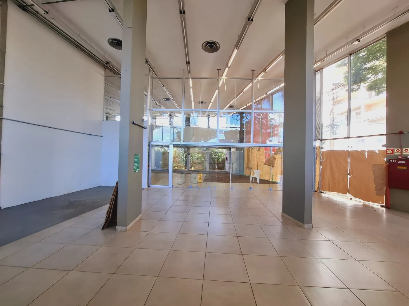 Alugar Comercial padr&atilde;o / Loja em Ribeir&atilde;o Preto R$ 35.000,00 - Foto 1