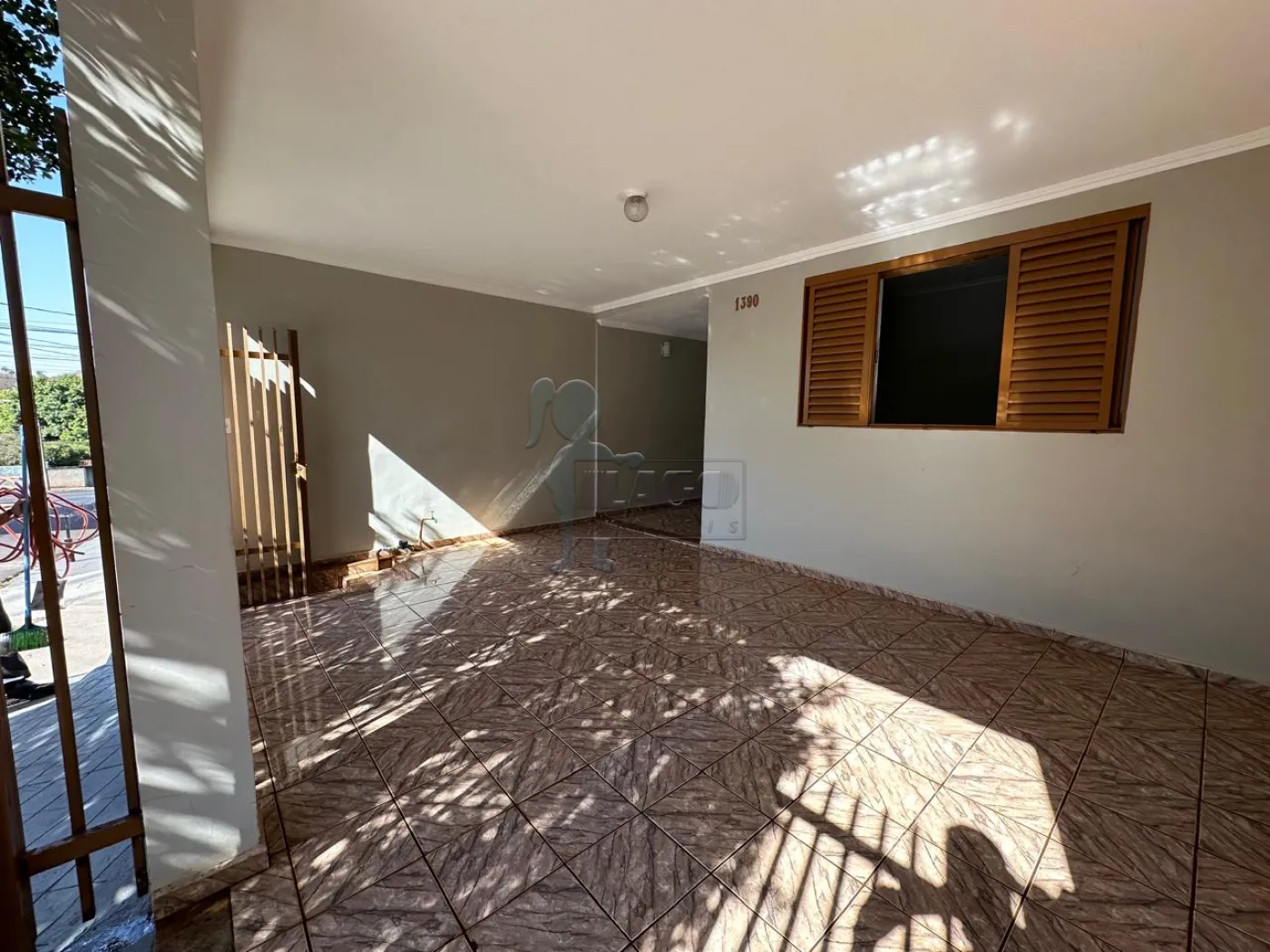 Comprar Casa / Padr&atilde;o em Ribeir&atilde;o Preto R$ 300.000,00 - Foto 2