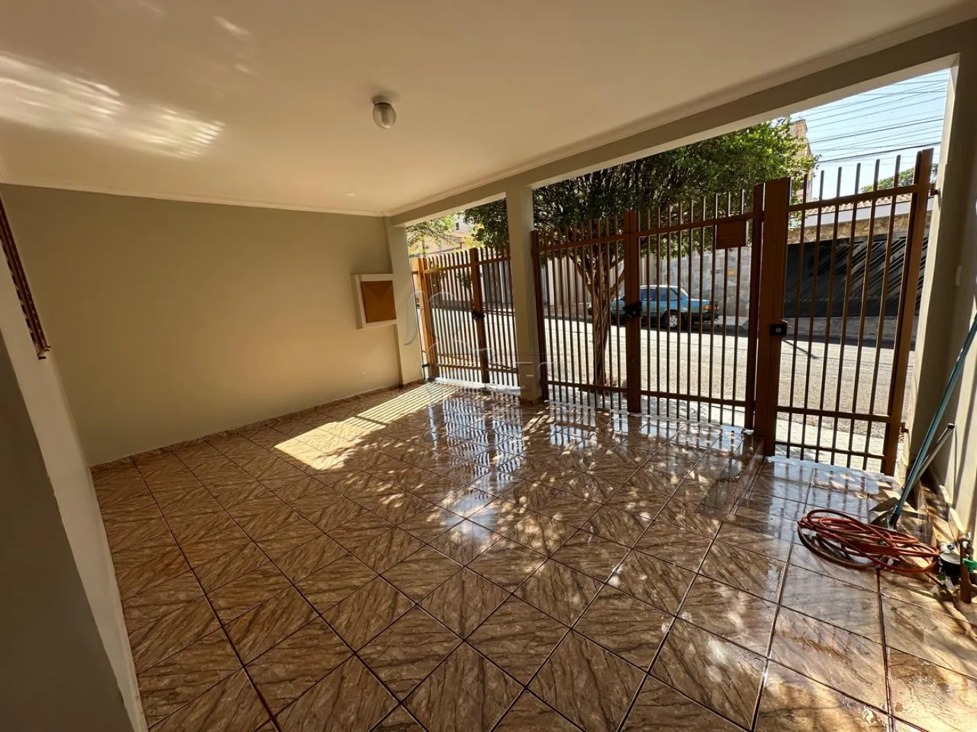 Comprar Casa / Padr&atilde;o em Ribeir&atilde;o Preto R$ 300.000,00 - Foto 3