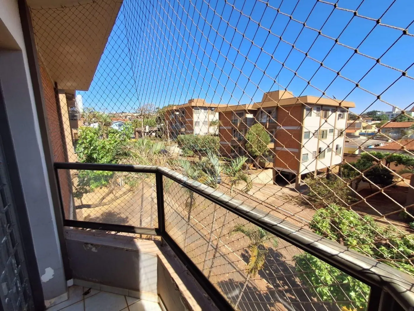 Alugar Apartamento / Padr&atilde;o em Ribeir&atilde;o Preto R$ 900,00 - Foto 1