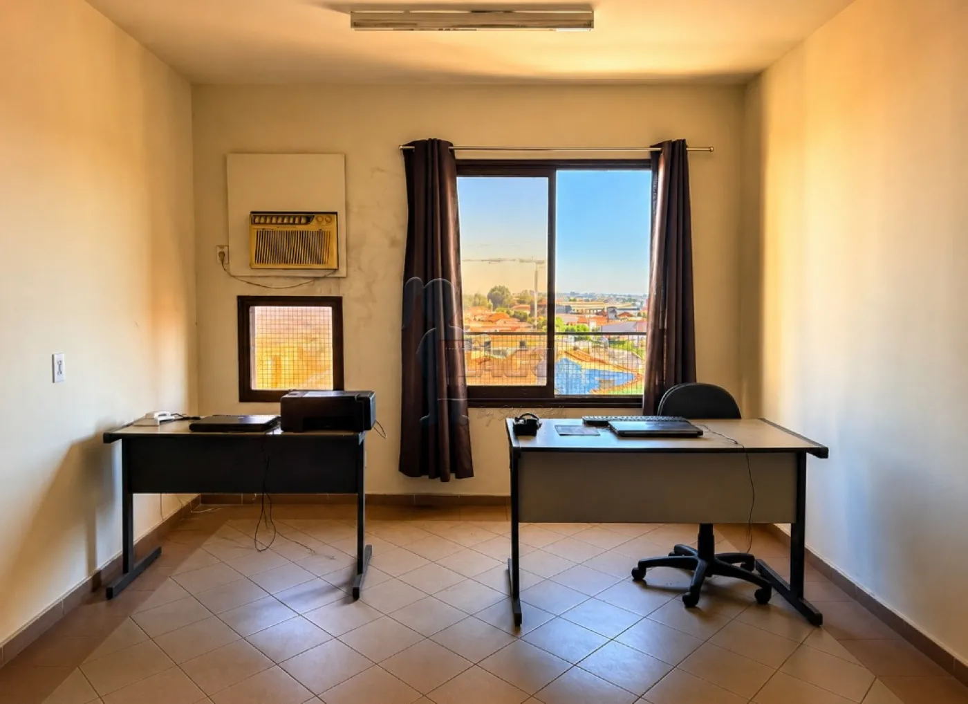 Alugar Comercial condom&iacute;nio / Escrit&oacute;rio - Loja em Ribeir&atilde;o Preto R$ 450,00 - Foto 2