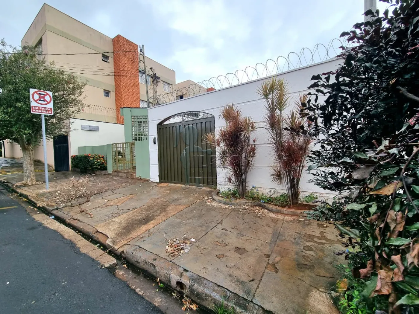 Alugar Casa / Padr&atilde;o em Ribeir&atilde;o Preto R$ 3.100,00 - Foto 3