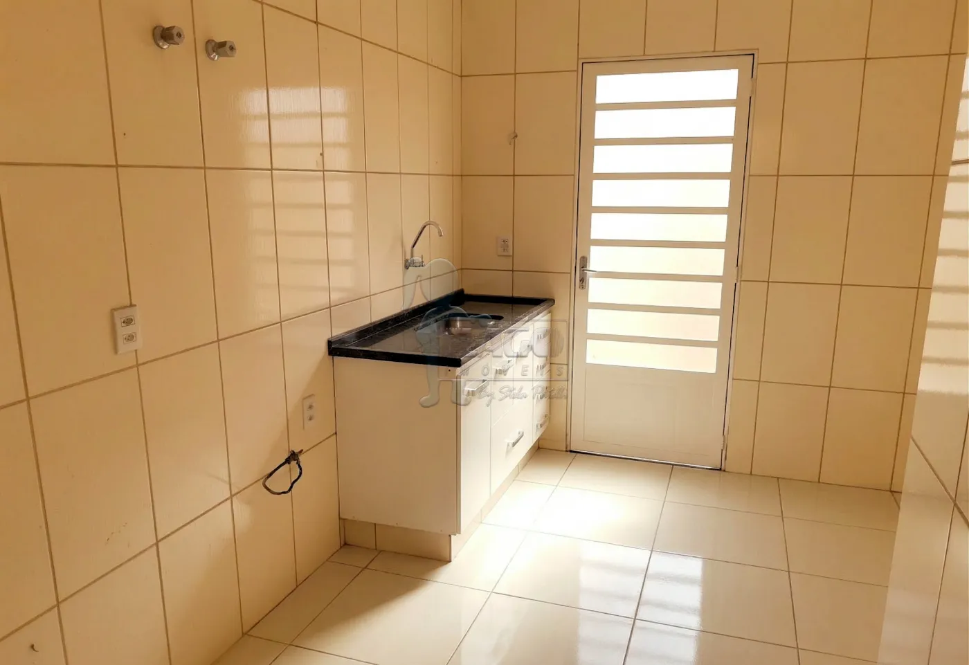 Alugar Casa condom&iacute;nio / Padr&atilde;o em Ribeir&atilde;o Preto R$ 900,00 - Foto 4