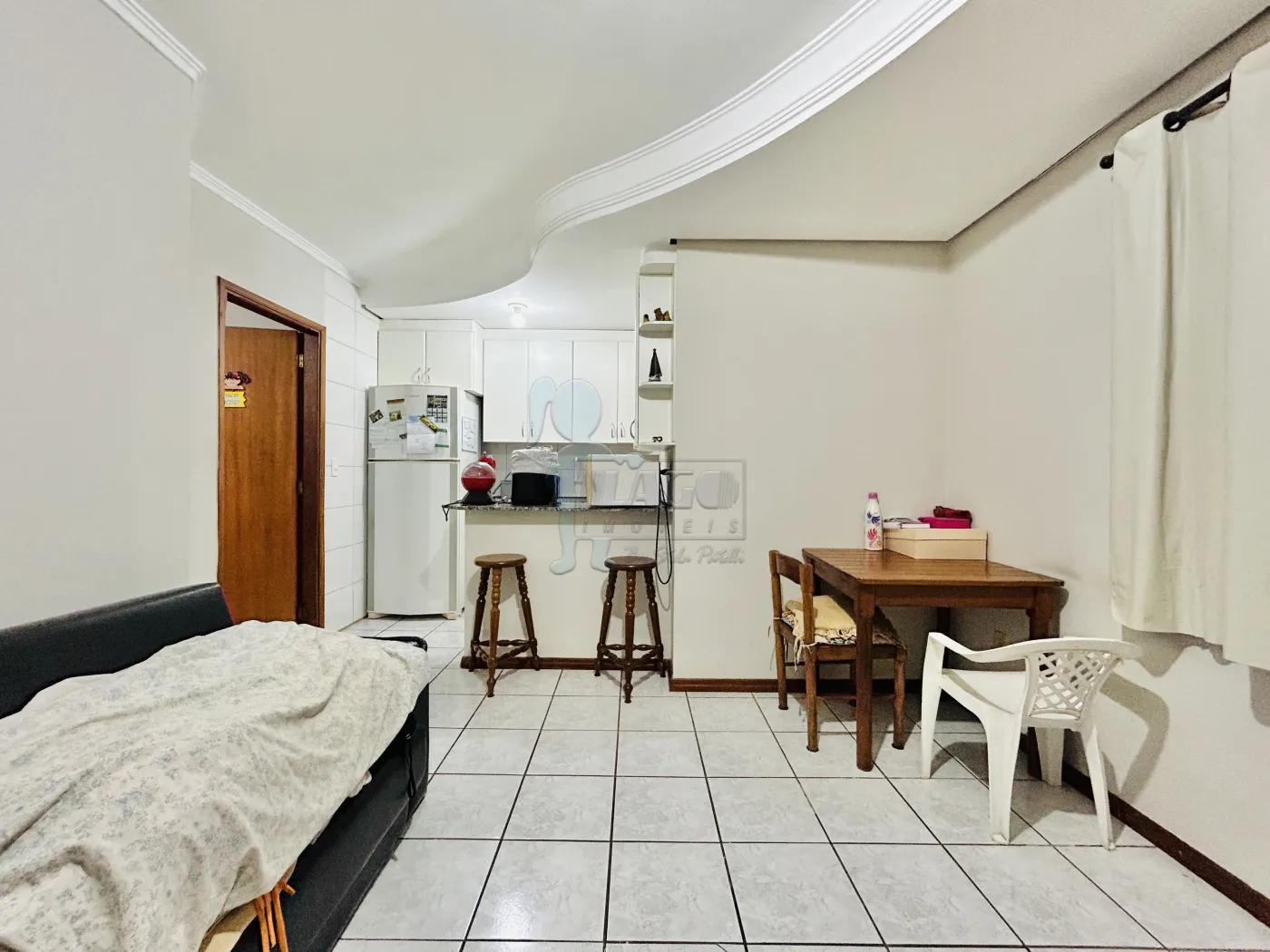 Alugar Apartamento / Padr&atilde;o em Ribeir&atilde;o Preto R$ 700,00 - Foto 1