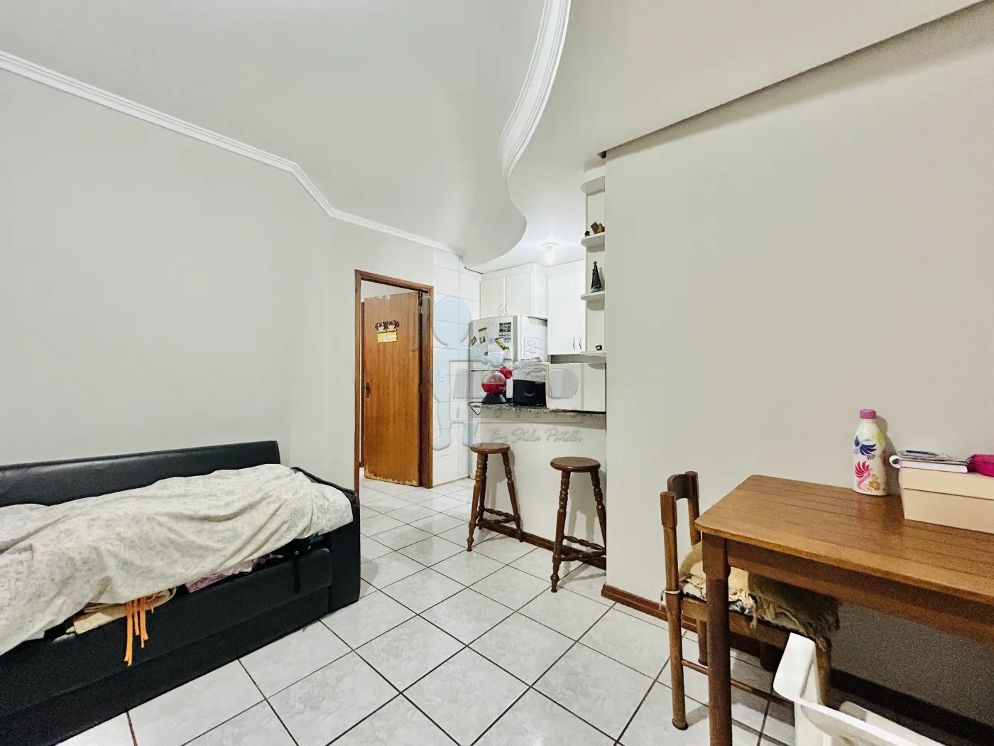 Alugar Apartamento / Padr&atilde;o em Ribeir&atilde;o Preto R$ 700,00 - Foto 2