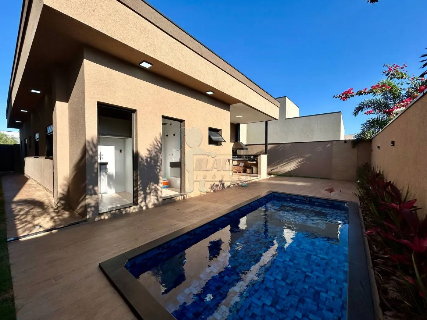 Casa de 172m² com 03 suítes  à venda em condomínio - Vivendas da Mata