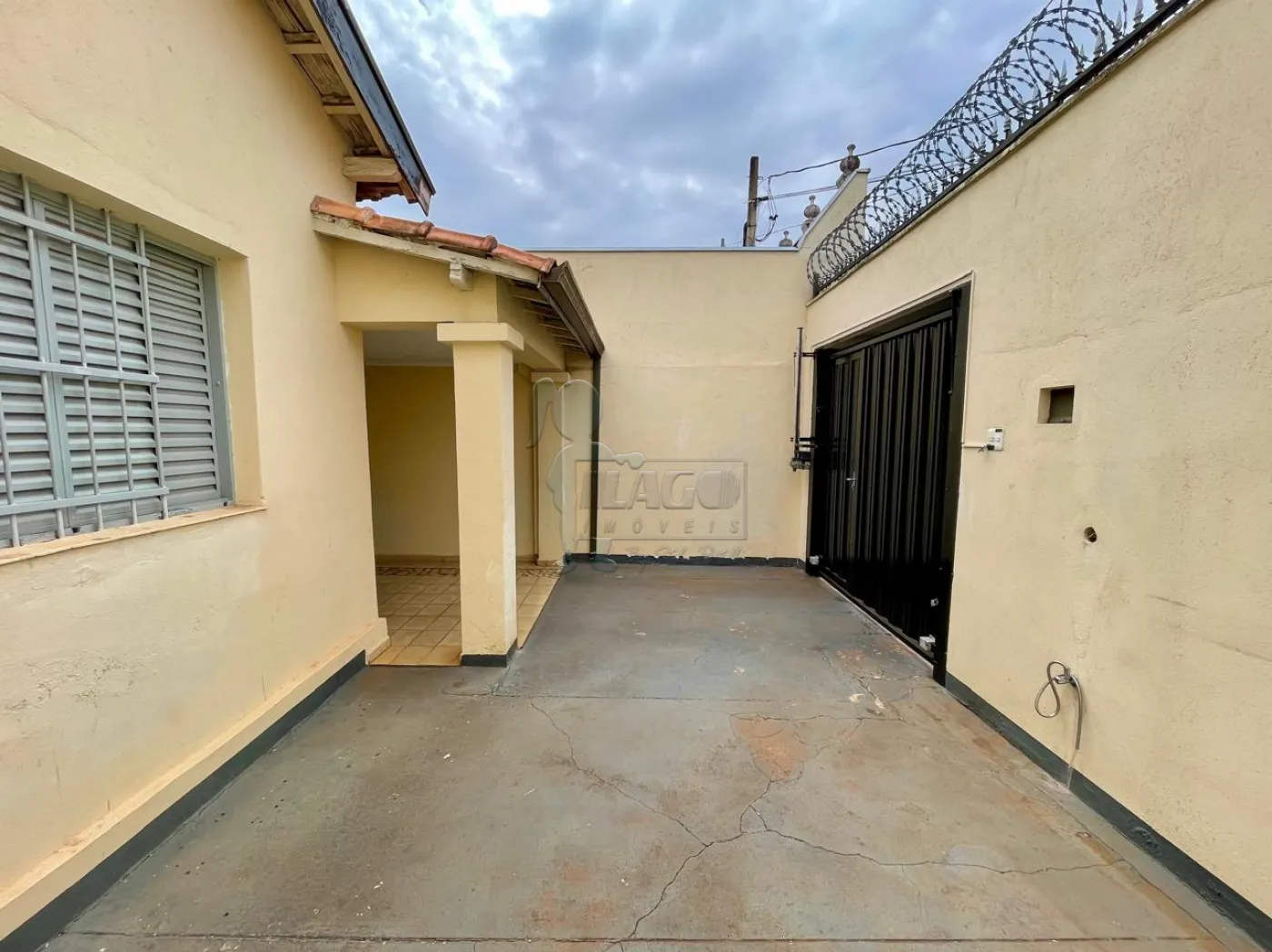 Alugar Casa / Padr&atilde;o em Ribeir&atilde;o Preto R$ 1.800,00 - Foto 2