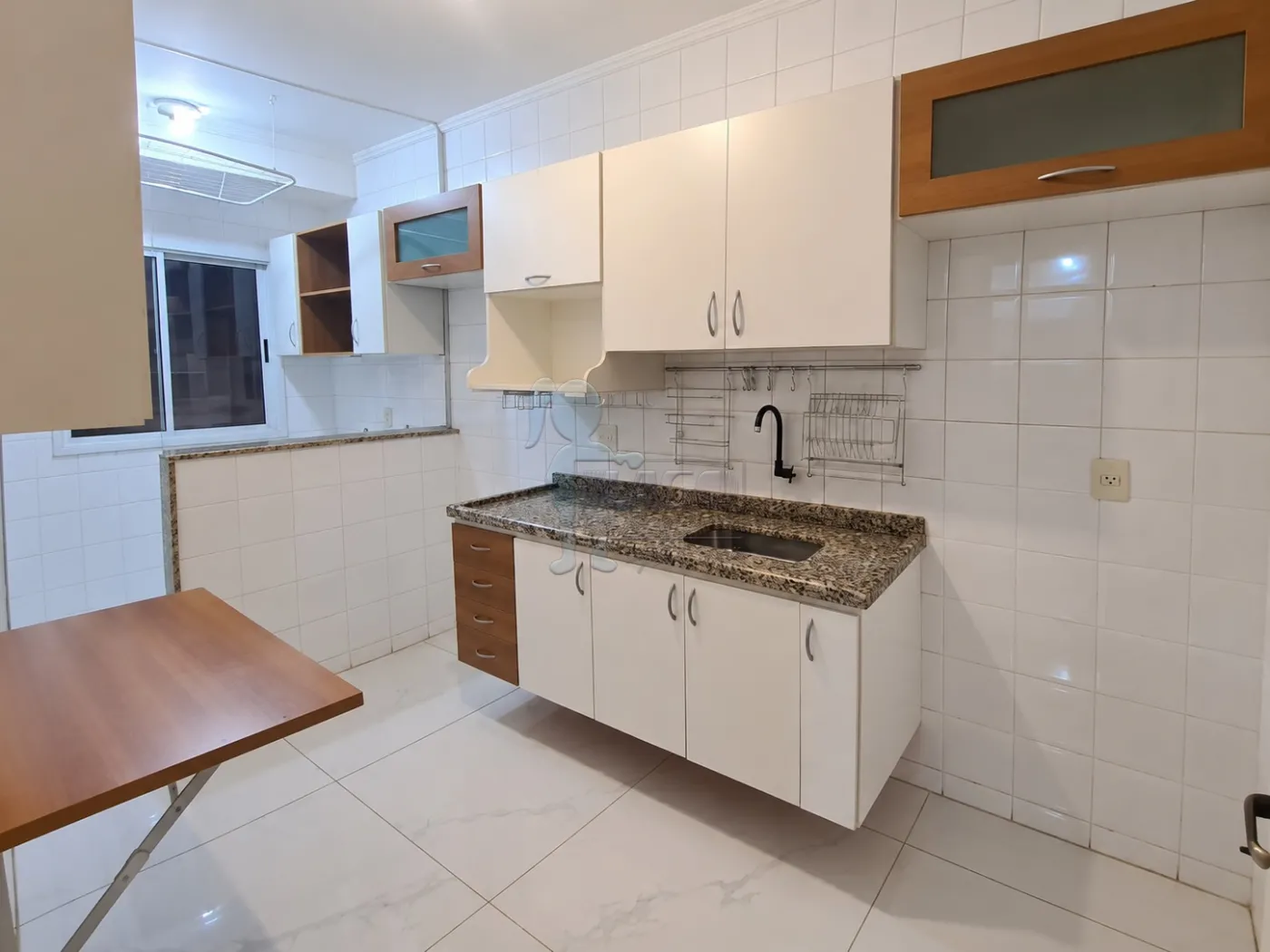 Alugar Apartamento / Padr&atilde;o em Ribeir&atilde;o Preto R$ 1.900,00 - Foto 3