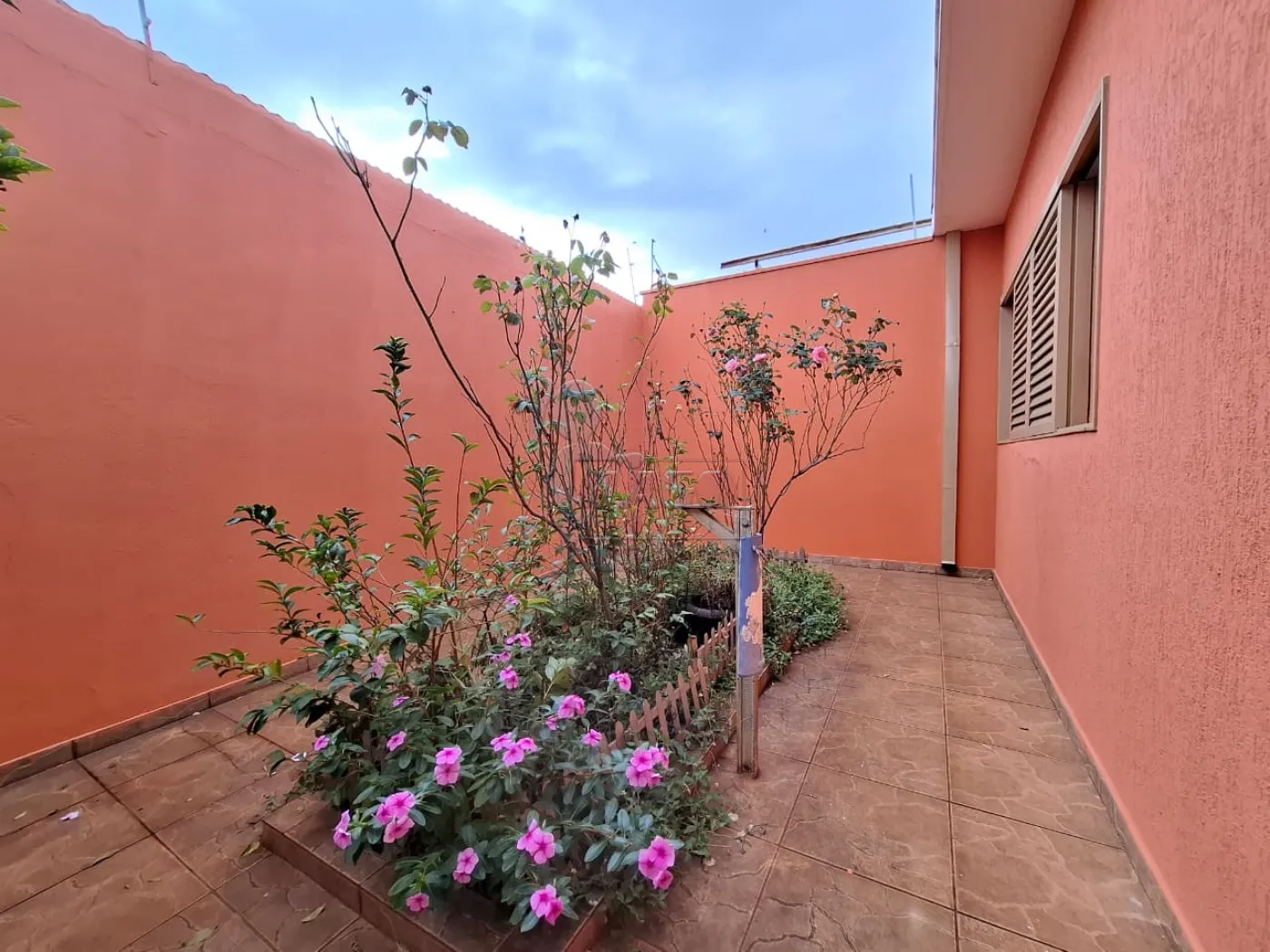 Alugar Casa / Padr&atilde;o em Ribeir&atilde;o Preto R$ 2.200,00 - Foto 4