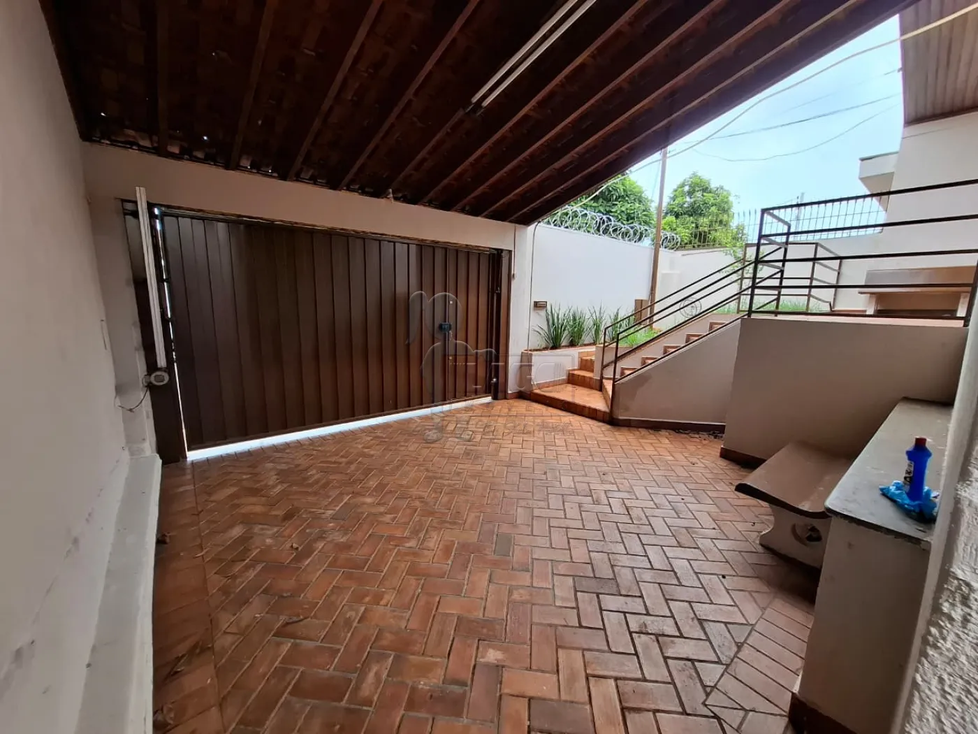 Alugar Casa / Padr&atilde;o em Ribeir&atilde;o Preto R$ 2.500,00 - Foto 1
