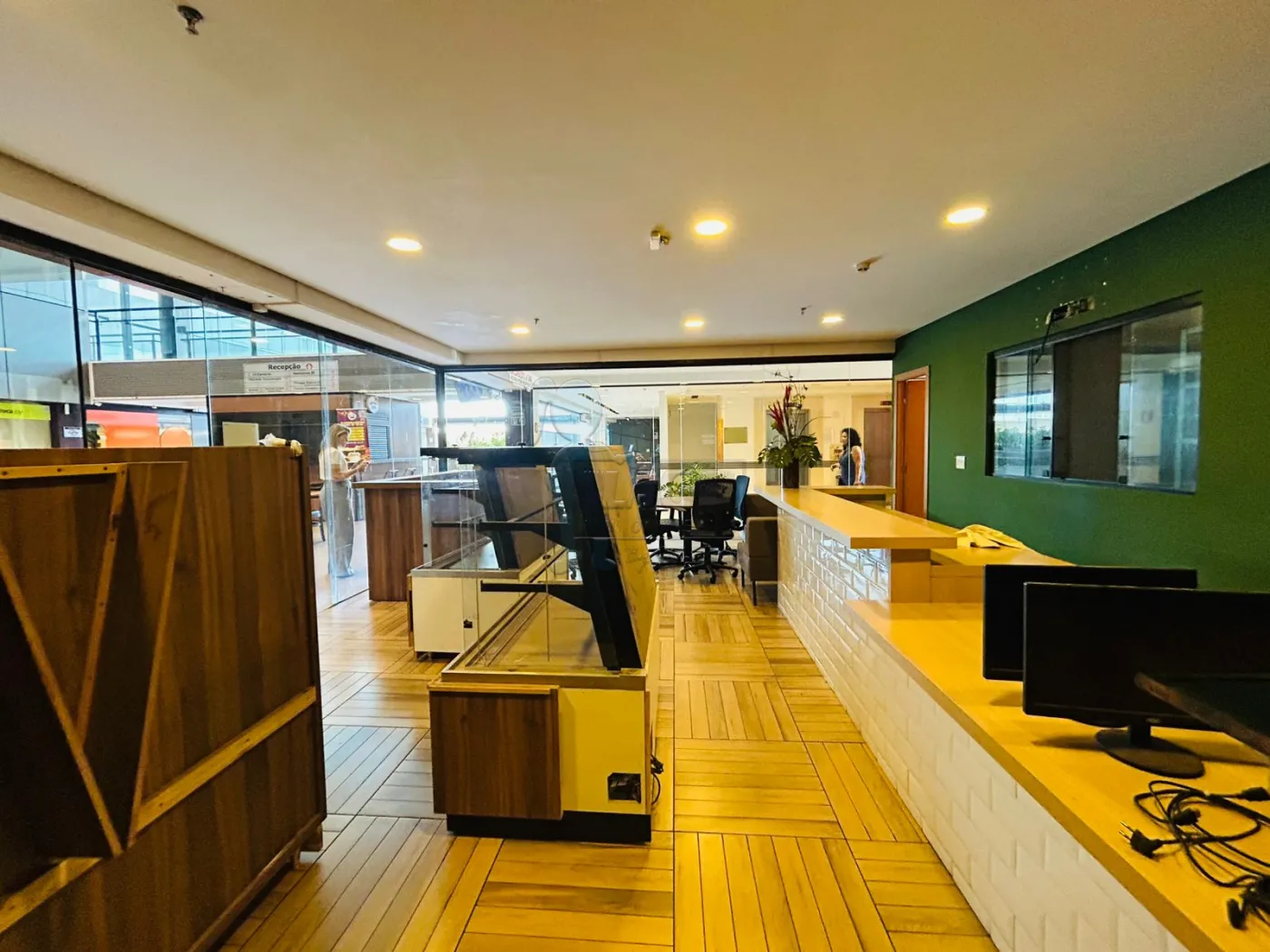 Alugar Comercial condom&iacute;nio / Escrit&oacute;rio - Loja em Ribeir&atilde;o Preto R$ 5.000,00 - Foto 1