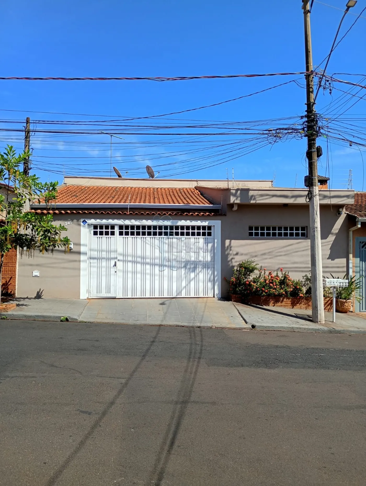 Comprar Casa / Padr&atilde;o em Ribeir&atilde;o Preto R$ 380.000,00 - Foto 1