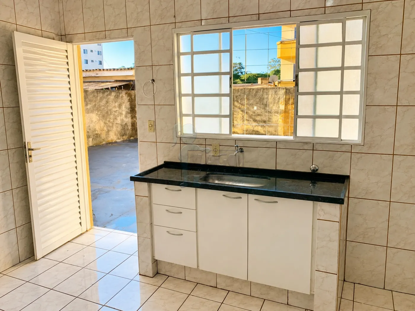 Alugar Apartamento / Padr&atilde;o em Ribeir&atilde;o Preto R$ 950,00 - Foto 4