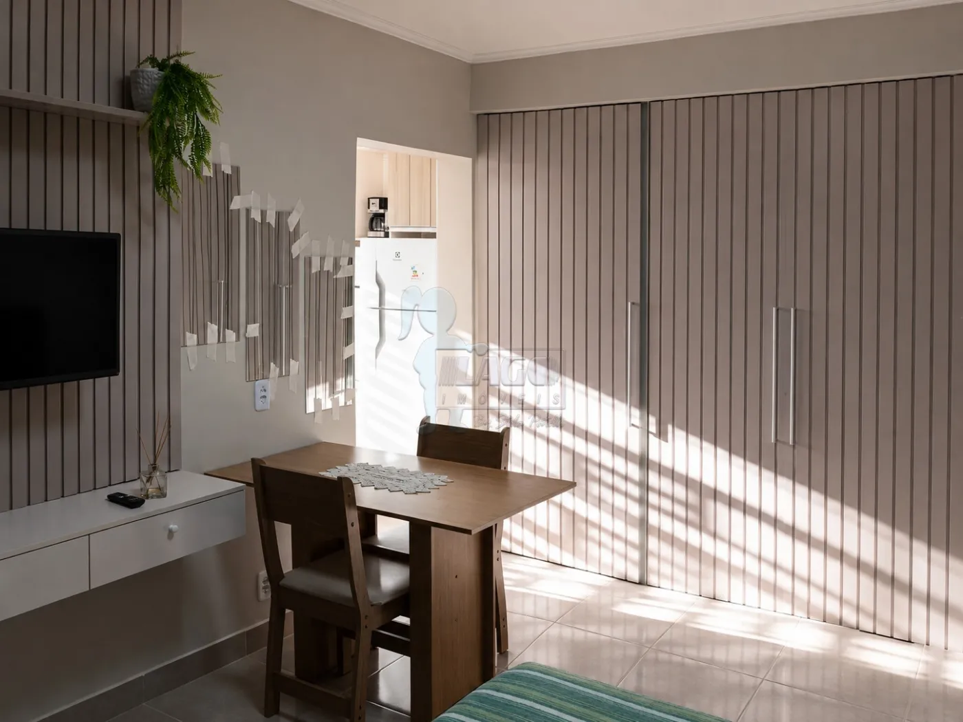 Alugar Apartamento / Padr&atilde;o em Ribeir&atilde;o Preto R$ 1.700,00 - Foto 4