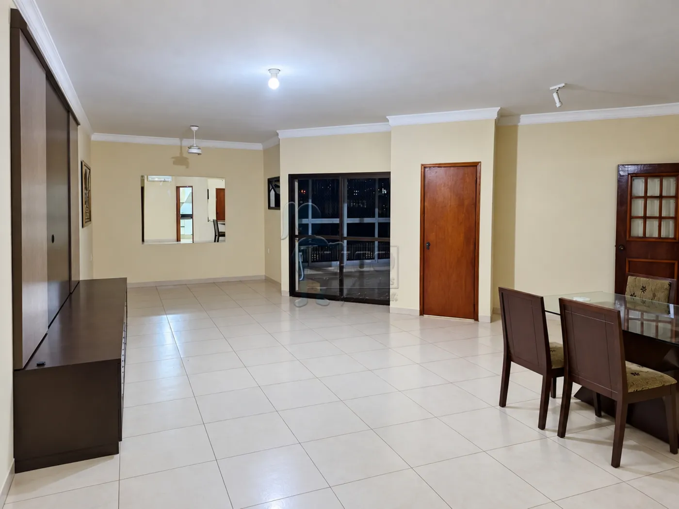 Alugar Apartamento / Padr&atilde;o em Ribeir&atilde;o Preto R$ 3.000,00 - Foto 2