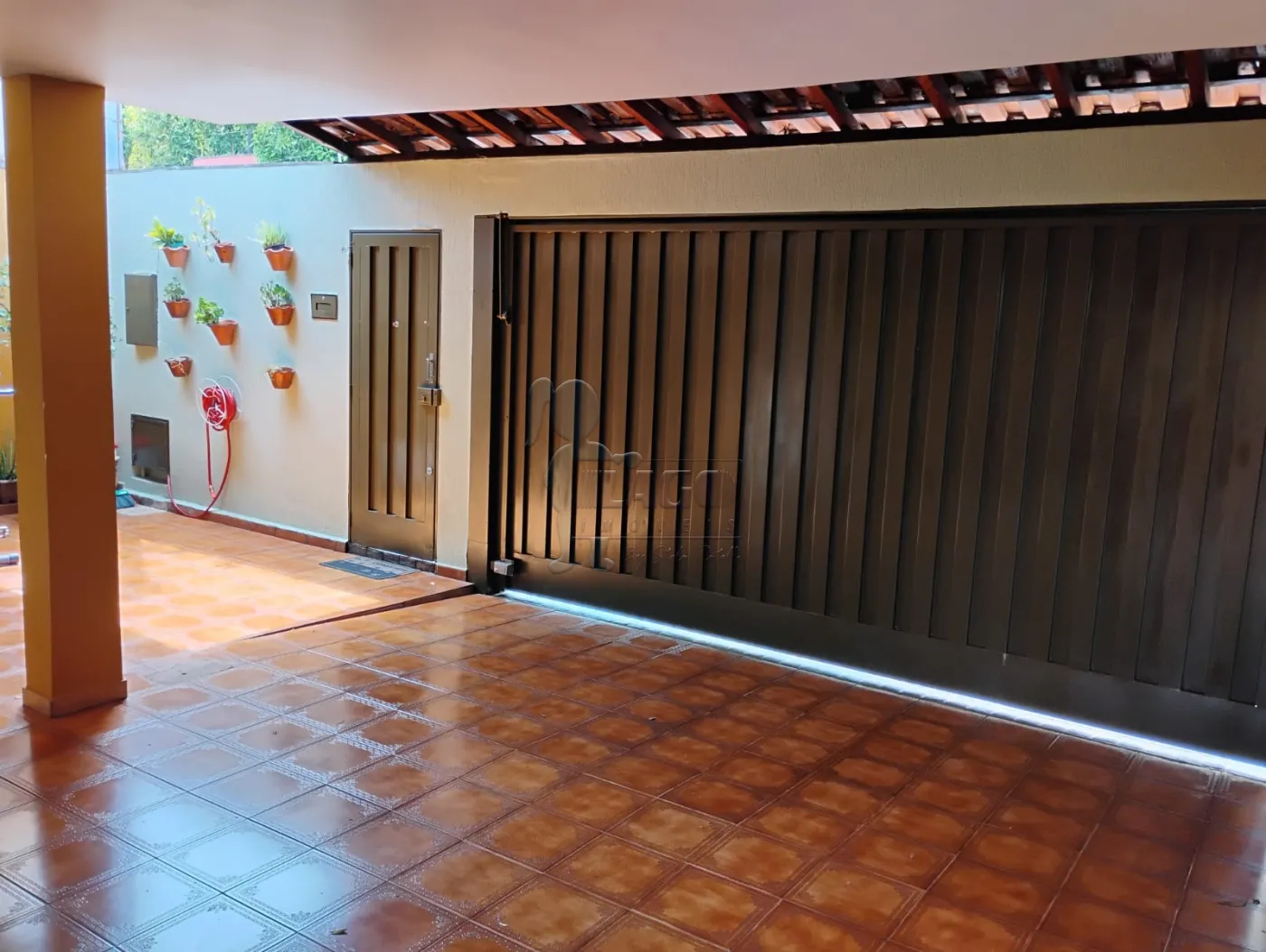 Comprar Casa / Padr&atilde;o em Ribeir&atilde;o Preto R$ 450.000,00 - Foto 1