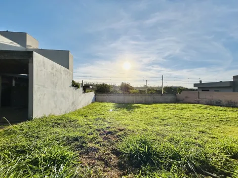 Terreno de 405m² à venda em condomínio - Vila do Golf