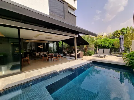 Casa sobrado de 305m² com 03 suítes à venda em condomínio - Bella Città
