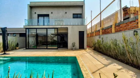 Casa sobrado de 275m² com 03 suítes à venda em condomínio - Bella Cittá