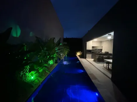 Casa térrea de 224m² com 03 suítes à venda em condomínio - Vila do Golfe
