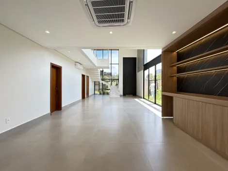 Casa sobrado de 379m² com 04 suítes à venda em condomínio - Alphaville