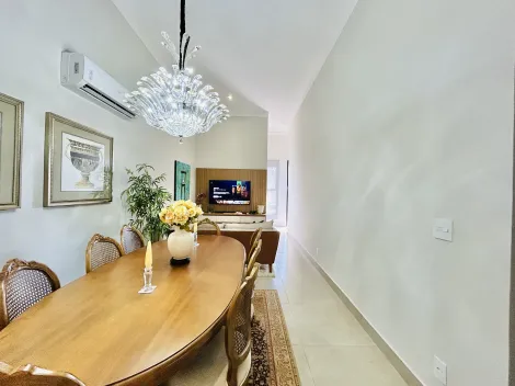 Casa térrea mobiliada de 151m² com 03 suítes à venda em condomínio - Jardim Valência