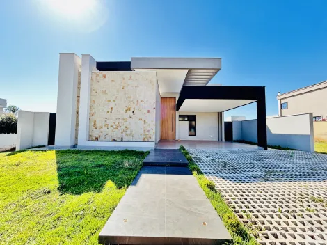 Casa de 240m² com 03 suítes à venda em condomínio - Alphaville