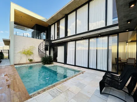 Casa sobrado de 232m² com 03 suítes à venda em condomínio - Portal da Mata