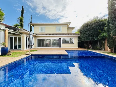 Casa sobrado de 634m² com 05 suítes à venda em condomínio - Guaporé