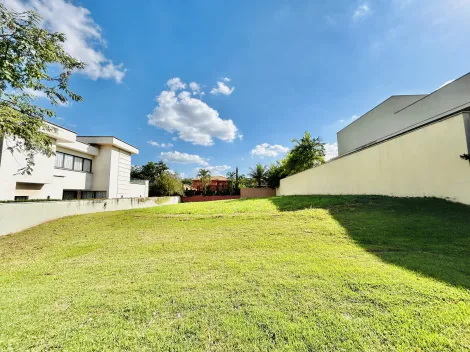Terreno de 754m² à venda em condomínio - Jardim Olhos D`Água