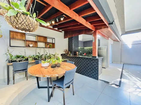Casa sobrado de 241m² com 04 suítes à venda em condomínio - Nova Aliança